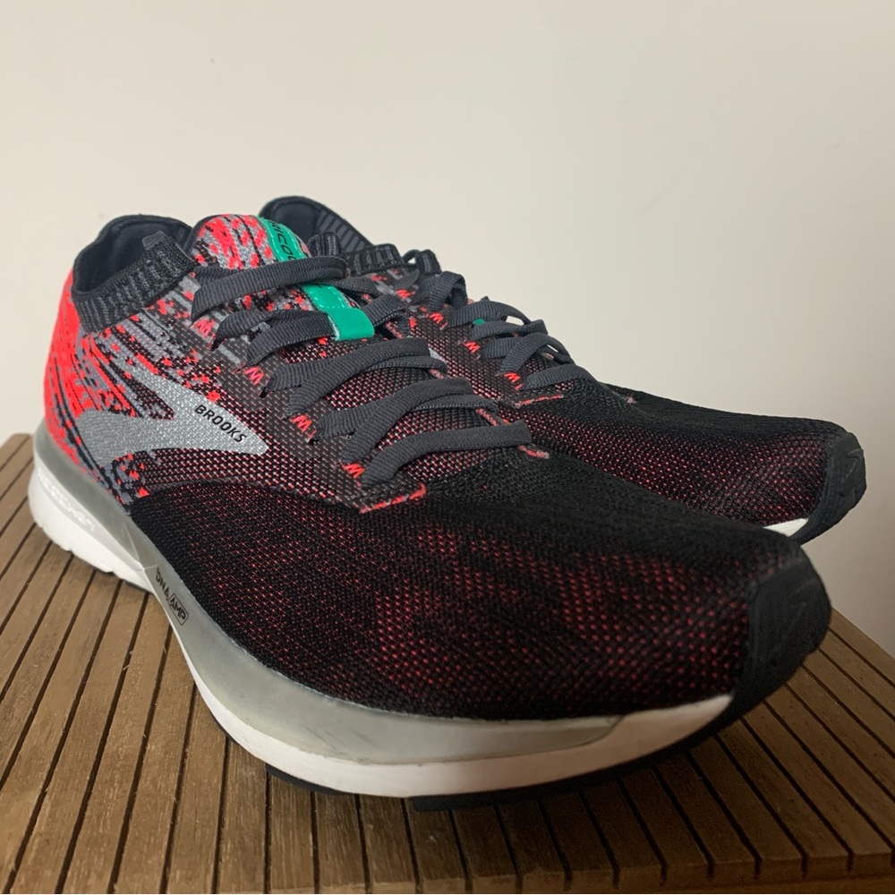 Womens Brooks Ricochet Size 10